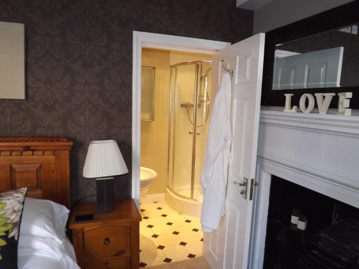 White Linen Whitby, Room Only Ngoại thất bức ảnh